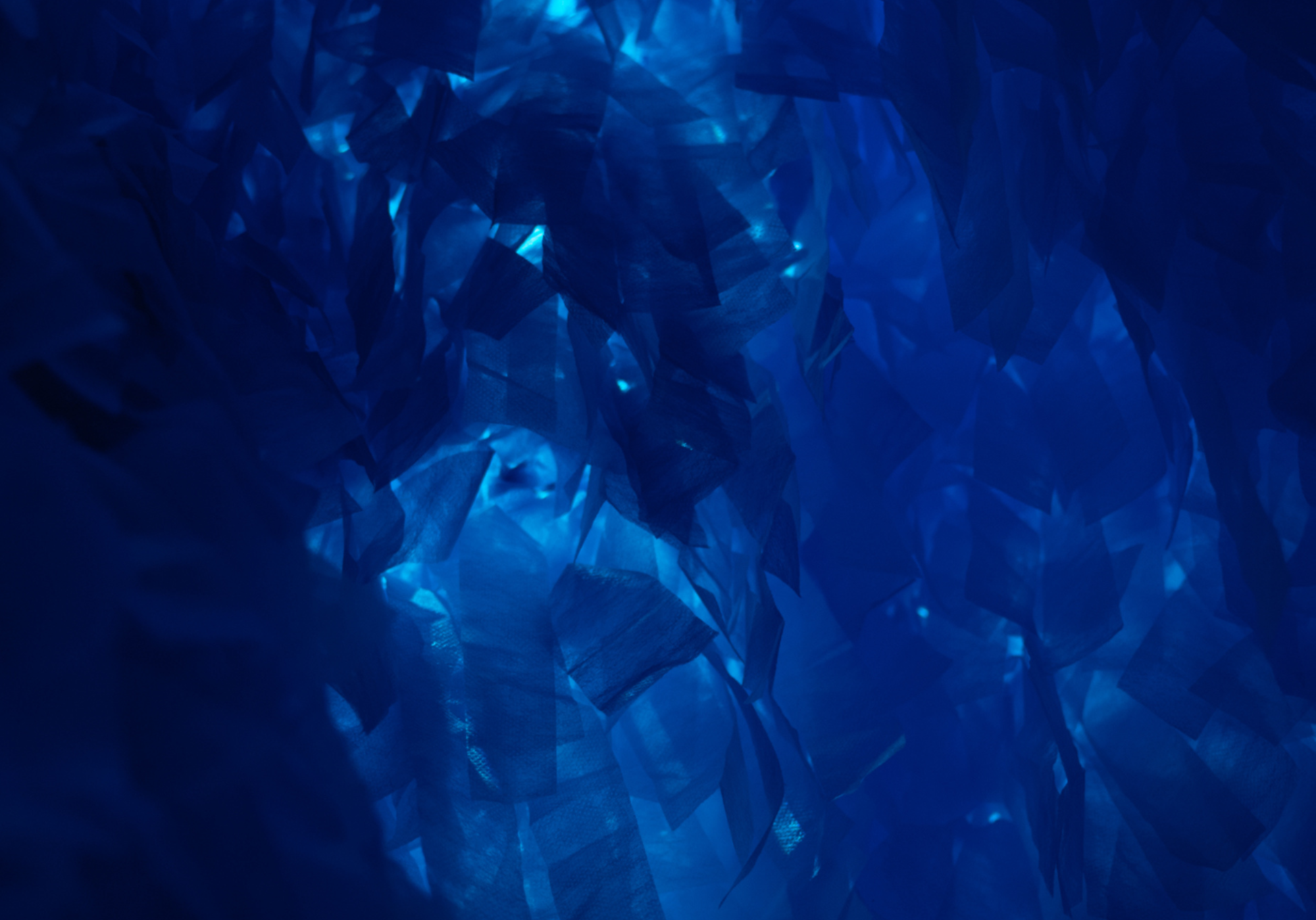 Magia Niebieskiego Bursztynu: rzadki kamień o niezwykłych właściwościach