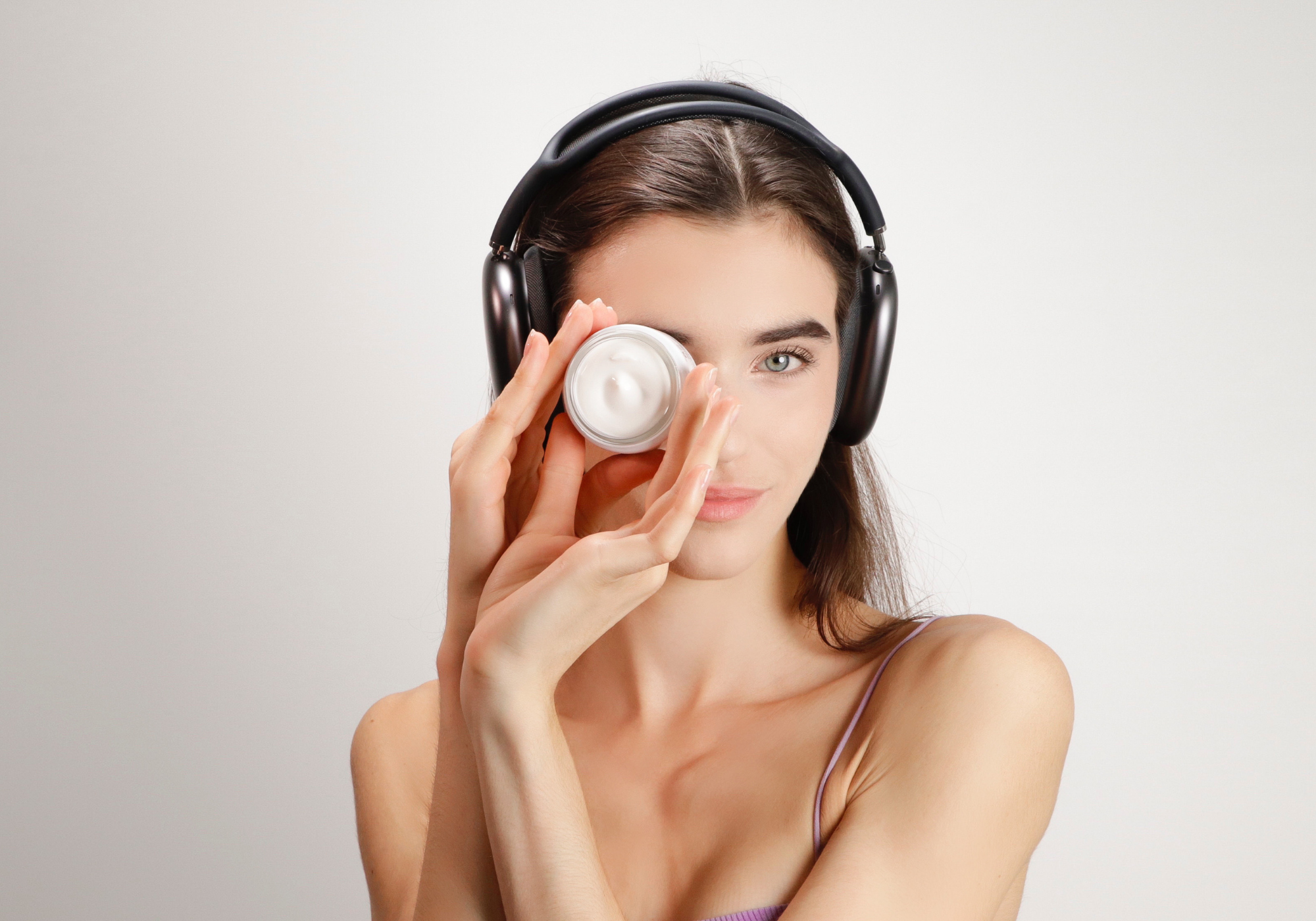 Skinimalizm: mniej produktów, bardziej promienna skóra