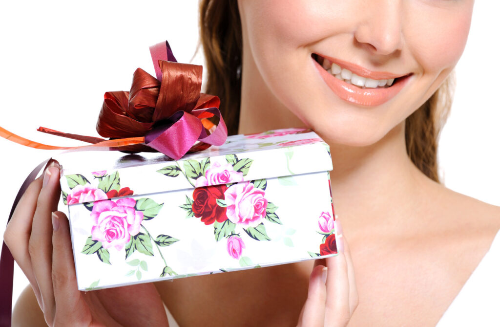 Luksusowy prezent na Dzień Kobiet – co wybrać z kosmetyków do twarzy lub ciała?